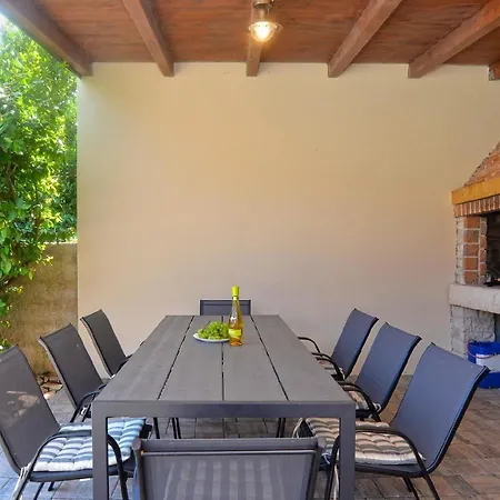 Mit Privatpool Fuer 8 Personen Ca 180 Qm In Liznjan, Istrien Suedkueste Von Istrien Feriehus *