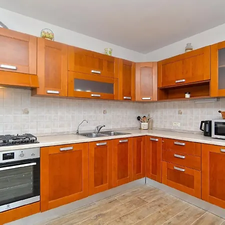 Mit Privatpool Fuer 8 Personen Ca 180 Qm In Liznjan, Istrien Suedkueste Von Istrien *