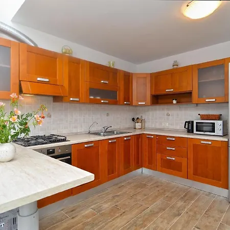 Mit Privatpool Fuer 8 Personen Ca 180 Qm In Liznjan, Istrien Suedkueste Von Istrien Liznjan