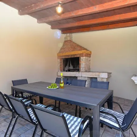 Mit Privatpool Fuer 8 Personen Ca 180 Qm In Liznjan, Istrien Suedkueste Von Istrien Holiday home