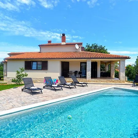 Mit Privatpool Fuer 8 Personen Ca 180 Qm In Liznjan, Istrien Suedkueste Von Istrien *