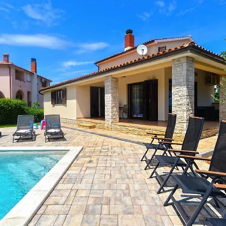 Mit Privatpool Fuer 8 Personen Ca 180 Qm In Liznjan, Istrien Suedkueste Von Istrien Holiday home