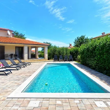 Holiday home Mit Privatpool Fuer 8 Personen Ca 180 Qm In Liznjan, Istrien Suedkueste Von Istrien *
