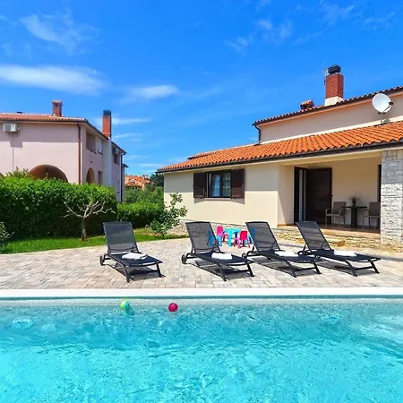 Mit Privatpool Fuer 8 Personen Ca 180 Qm In Liznjan, Istrien Suedkueste Von Istrien Holiday home Liznjan