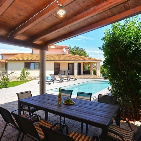 Mit Privatpool Fuer 8 Personen Ca 180 Qm In Liznjan, Istrien Suedkueste Von Istrien Holiday home Liznjan