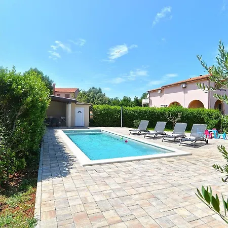 Mit Privatpool Fuer 8 Personen Ca 180 Qm In Liznjan, Istrien Suedkueste Von Istrien *